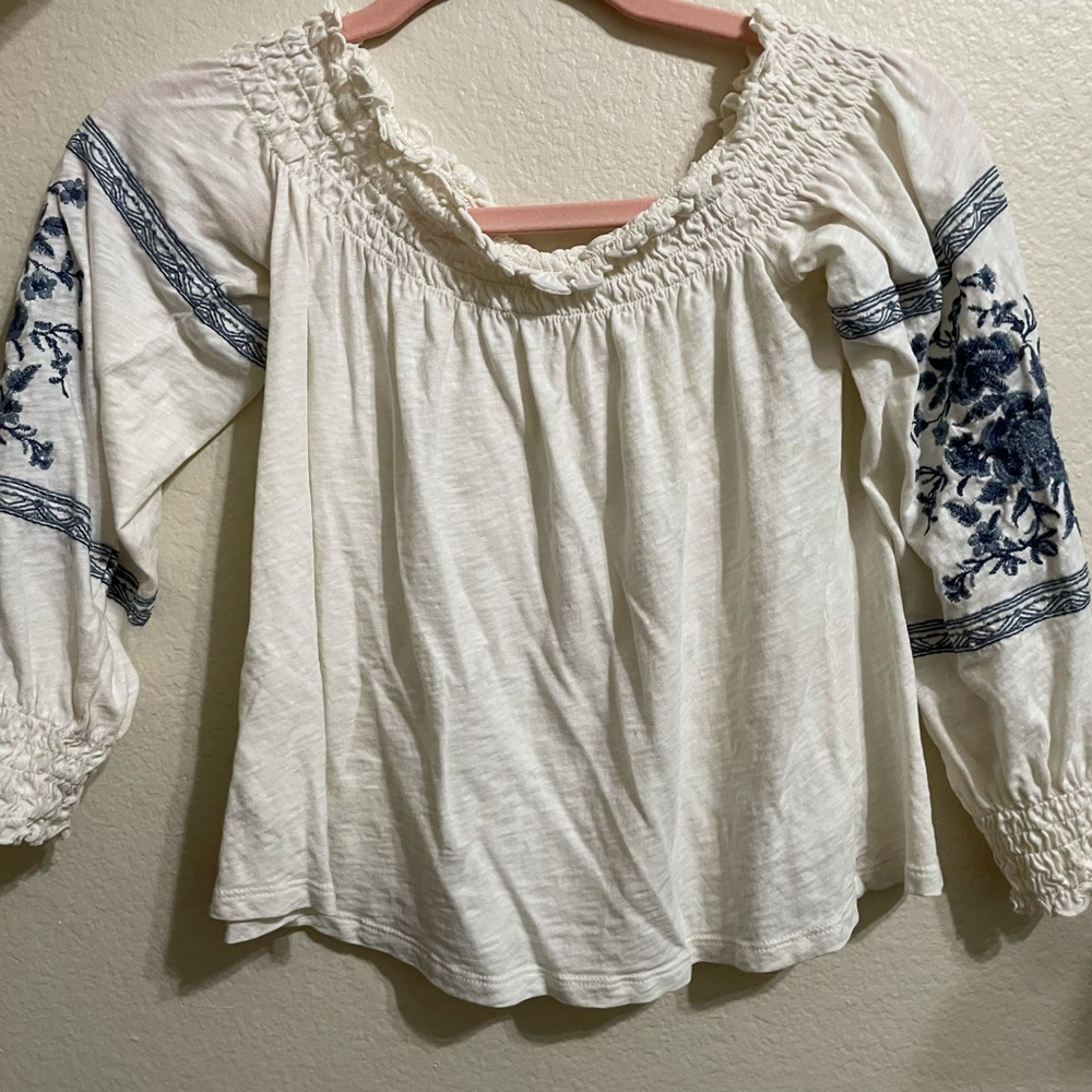 American Eagle Off the shoulder Shirt